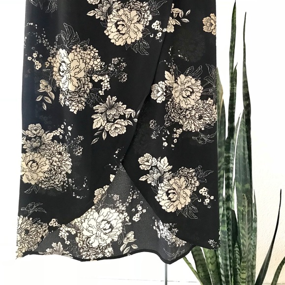 Floral Maxi Dress - Picture 3 of 4